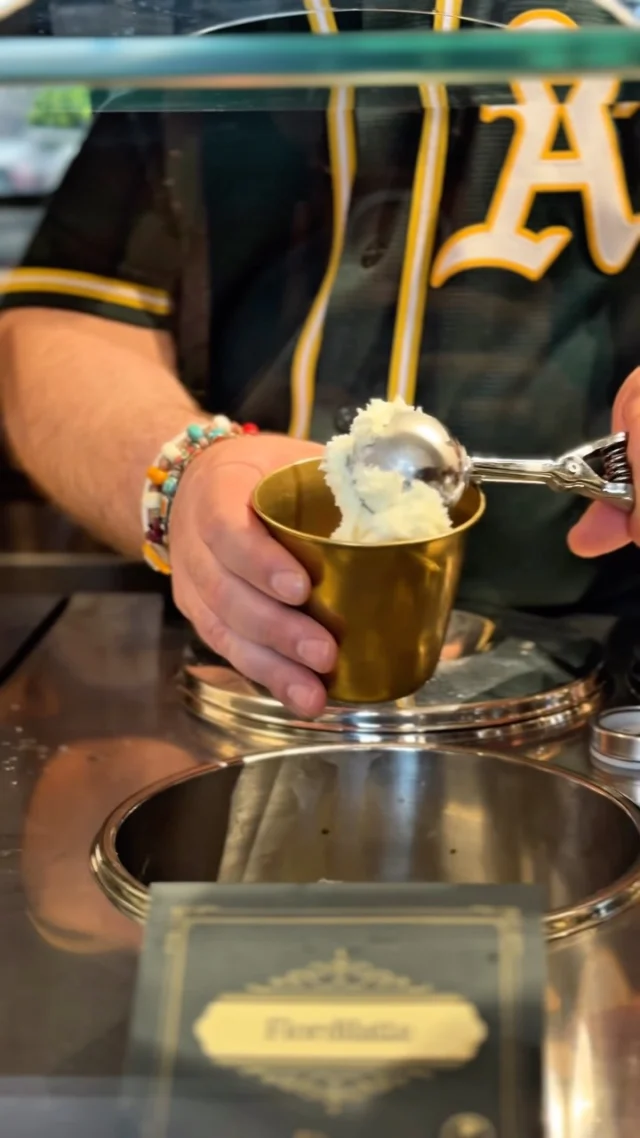 Olio extravergine sul gelato: un abbinamento insolito, ma capace di sorprenderti al primo assaggio. 🍦🫒

#FrantoioPerilli #OlioEGelato #FoodPairing #OlioExtravergine #TasteExperience SaporiItaliani Puglia